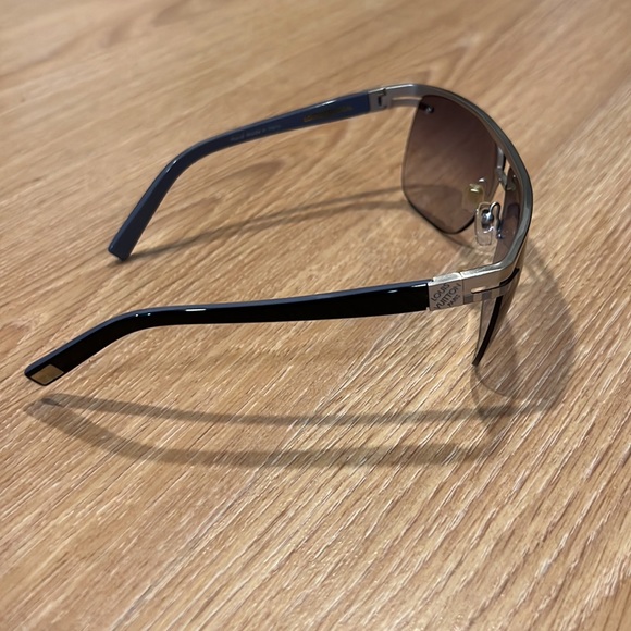 Louis Vuitton men’s sunglasses - Picture 4 of 4